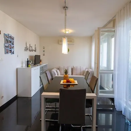 Khaleesi With Sea View Apartment Split